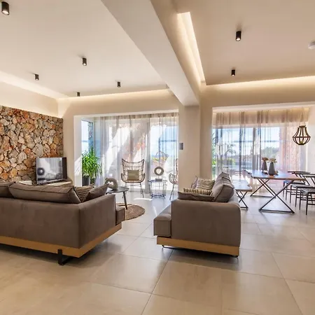 Venezia Luxury Living Villas, * ファリラキ