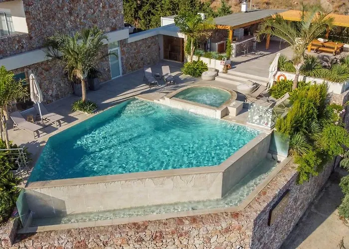 Villa Venezia Luxury Living Villas, *