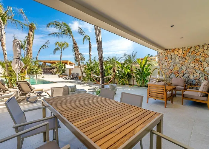 Villa Venezia Luxury Living Villas, *