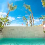 Venezia Luxury Living Villas, Φαληράκι