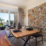 Venezia Luxury Living Villas, Βίλα *